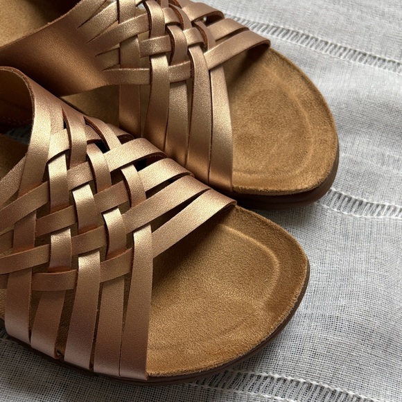 Easy Spirit NWOT Meadow Metallic Slip On Sandals. - Picture 3 of 12